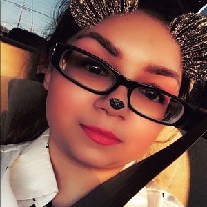 Meet your Posher, Estella